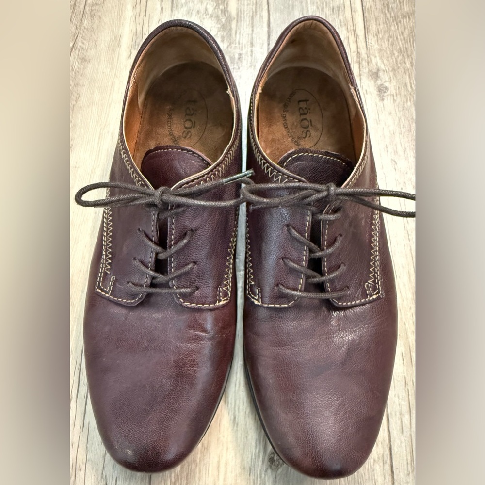 Taos Footwear Women’s Dark Brown “Ideal” Leather Oxfords